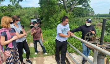 Mekong Culture WELL project partner Professor Apisom Intralawan teaches students and partners about the impacts of irrigation and dam development on communal lands (Chiang Rai, Thailand, June 2022)